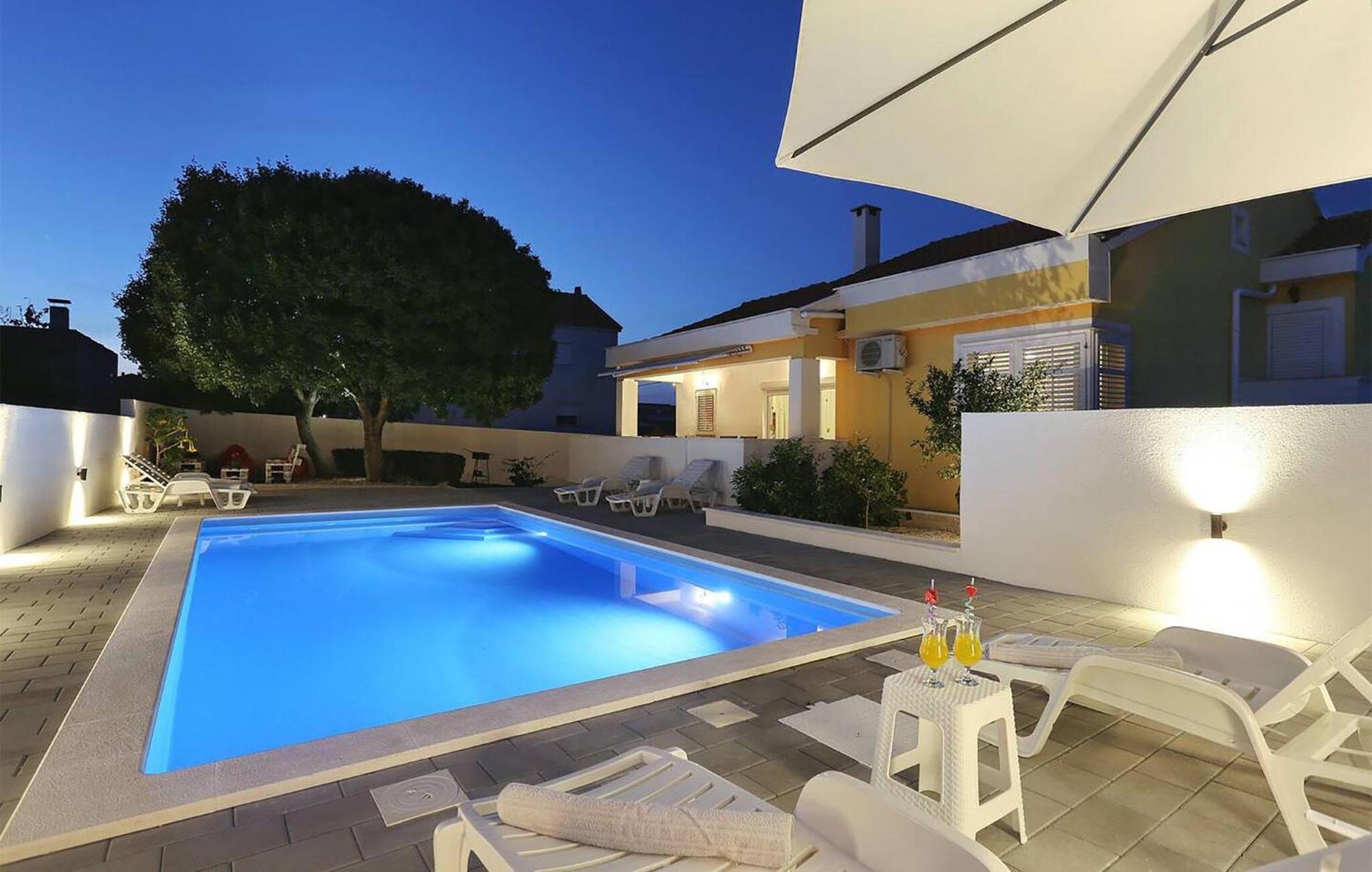 3 Bedroom Amazing In Podgradina Holiday home